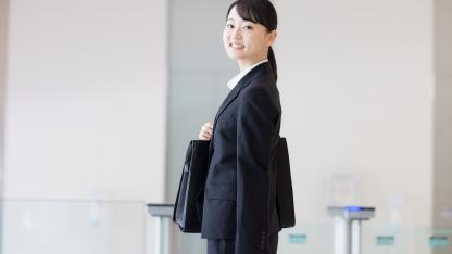 【保育士の転職】面接ではスーツが必須？服装などの注意点
