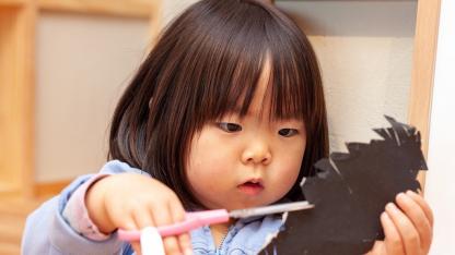 子どもの『微細運動』を解説｜発達の目安・環境構成・注意点