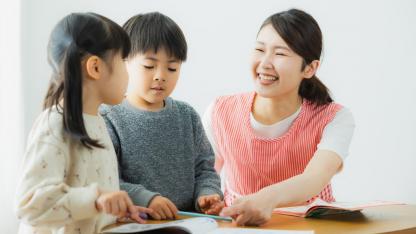 子どもに伝わる「言い換えワード」を教えて!保育者に聞いた声かけのポイント【アンケート調査】