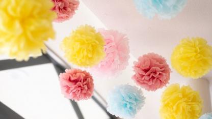 お花紙を使った花の作り方｜基本の作り方からアレンジまで！壁面装飾にも