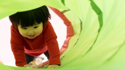 発達障害のある子に『トンネルくぐり遊び』を取り入れる目的・方法を解説