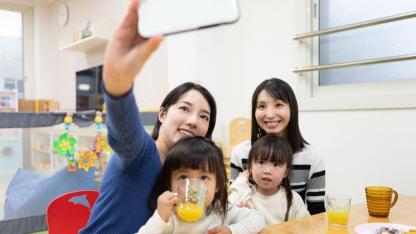 保護者による写真のSNS投稿、どう止める？｜他の子が写った写真公開の保育園の対応と法的視点【法律専門家が回答するトラブルQ&A】