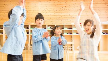 リトミックとは？保育のねらいや子どもに伝えるポイントを保育士が解説