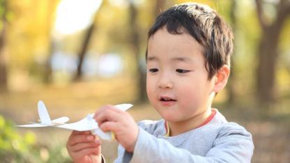【製作】手作り飛行機のおもちゃ6選｜保育のねらいと実例アイデア