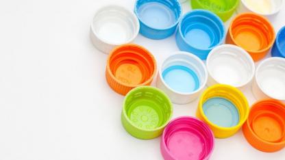 ペットボトルキャップ（ふた）を使った製作・活動｜保育のねらいや遊びアイデア