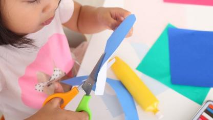 【理学療法士解説】「はさみとのり」が育てる、子どもの体と脳の力