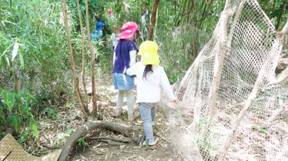 遊びを自分で創り出す！『浦和ひなどり保育園』の自然体験