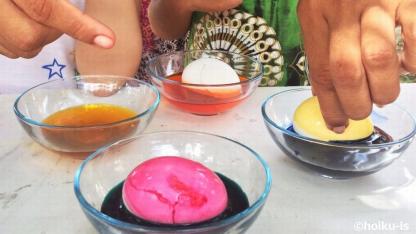 カラフルな卵を飾ってイースターのお祝い【カノア保育園の生活】