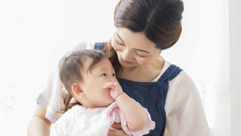 保育士と子ども