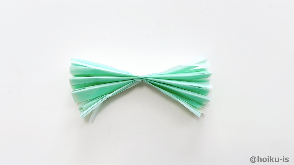 じゃばらにおり、ホチキスでとめる