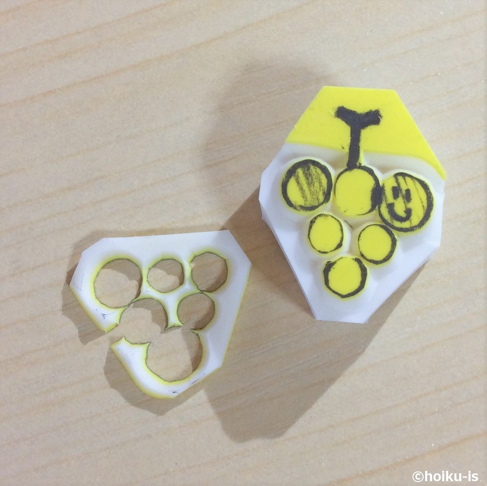 ブドウの形にくり抜いた消しゴムはんこ