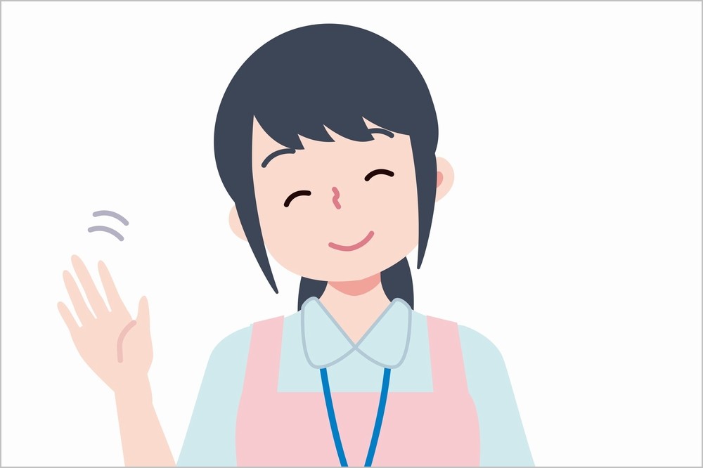 笑顔で挨拶をする保育士