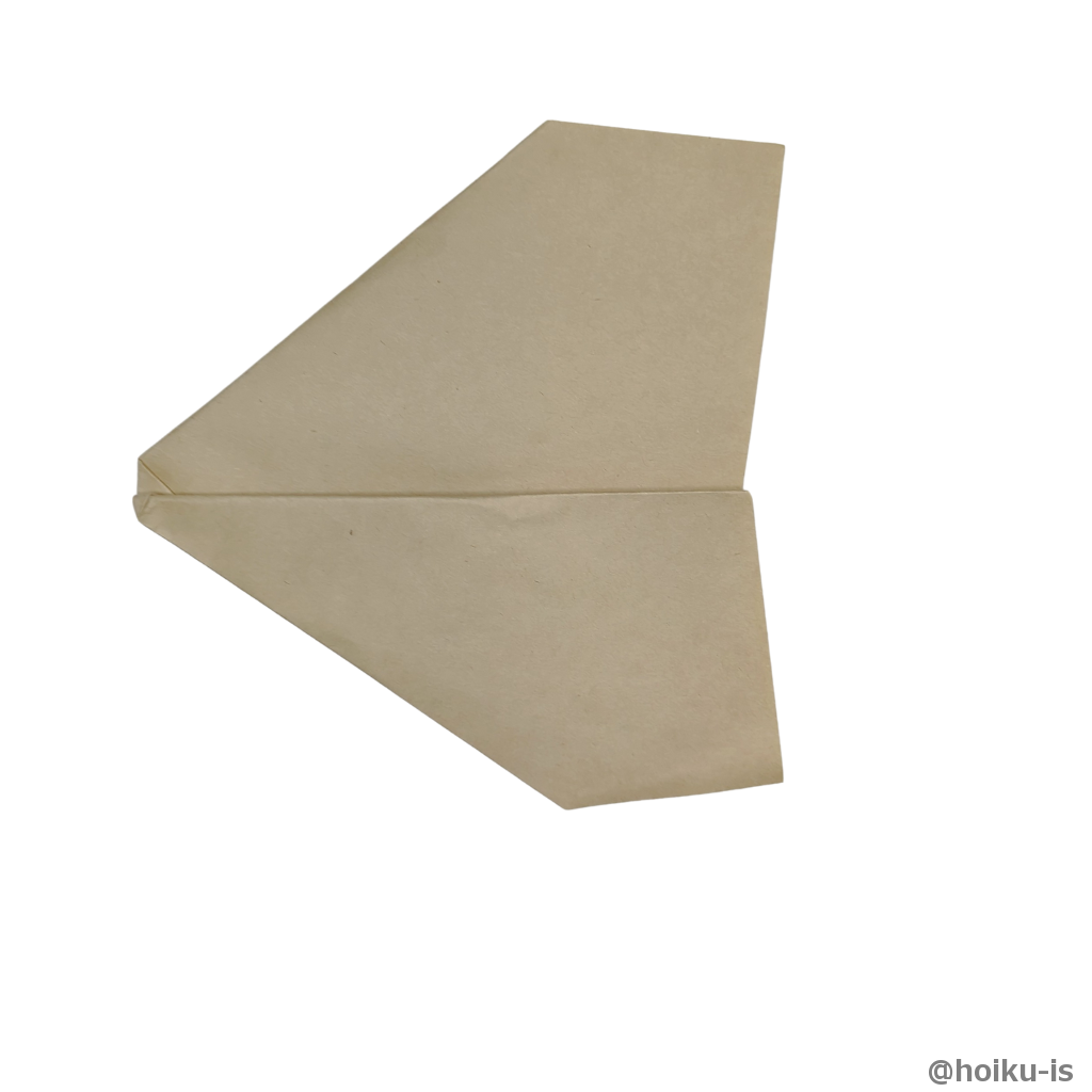 手前の翼を折る