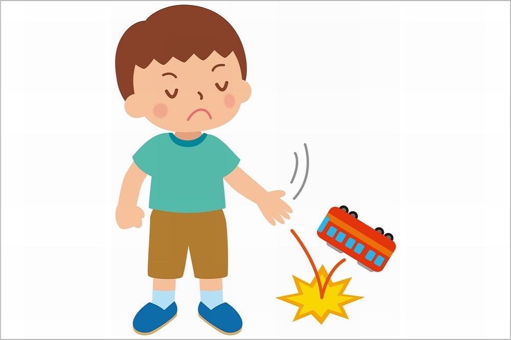 おもちゃをわざと投げ捨てる男の子