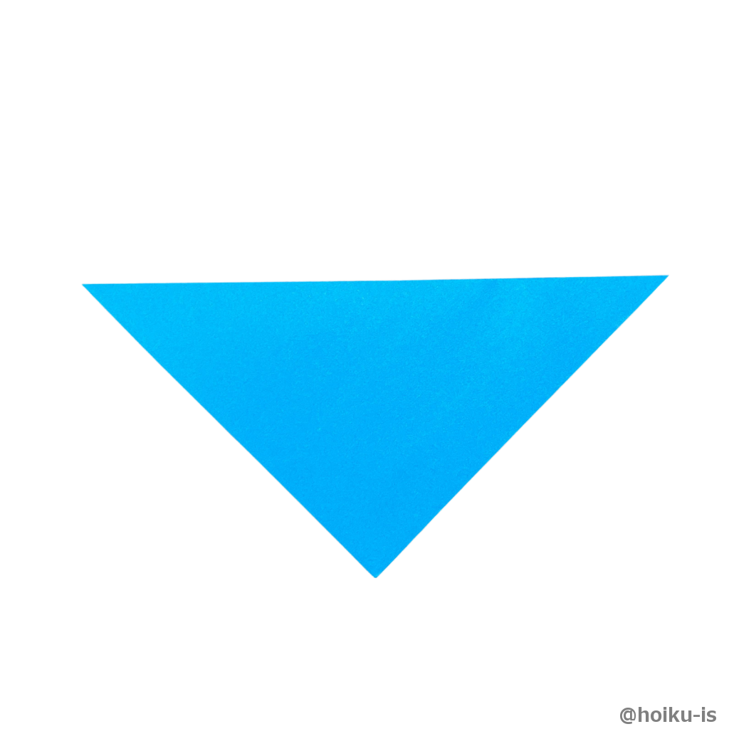 折り紙を三角に折る