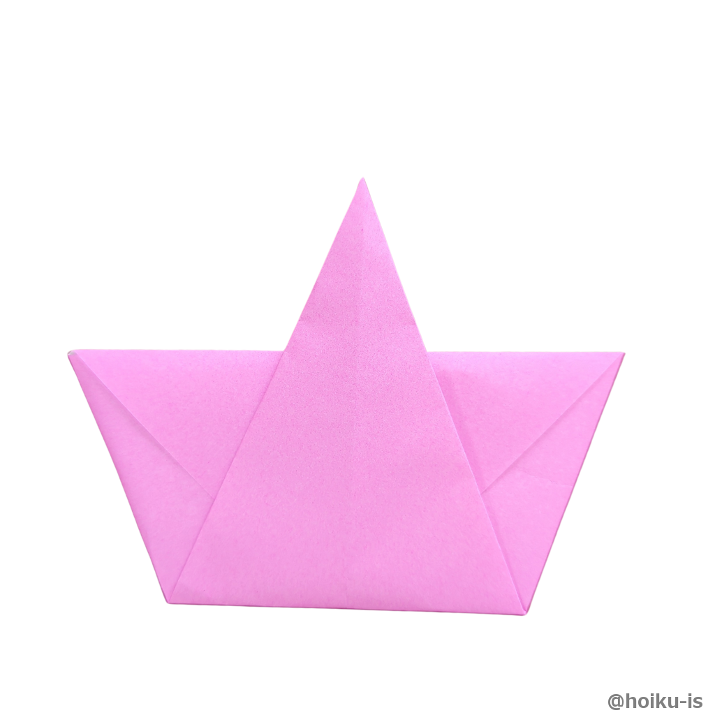 ③で折った三角の頂点のところを目印に下の角を上に折ります