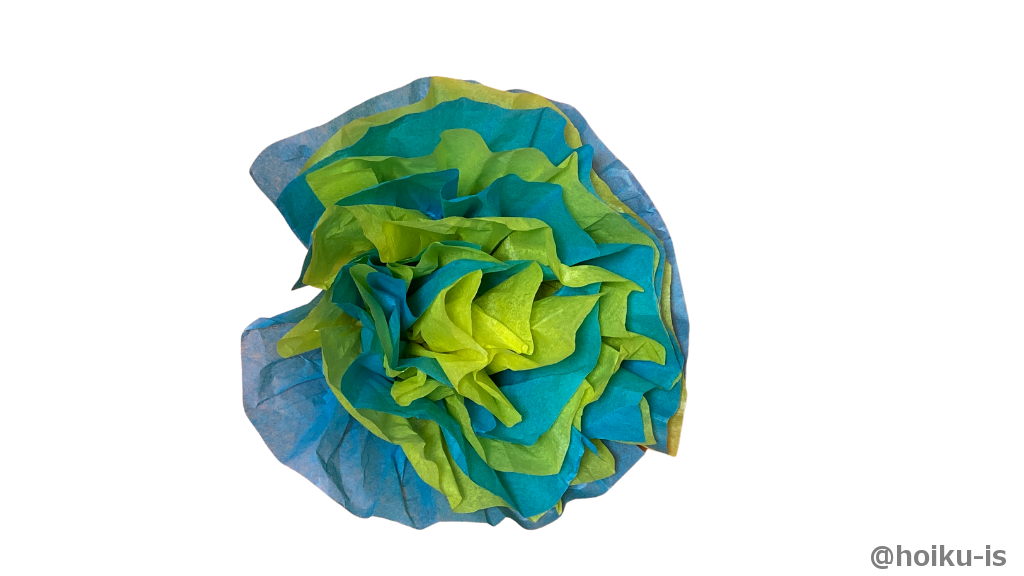 左右交互にお花紙を開けば出来上がり