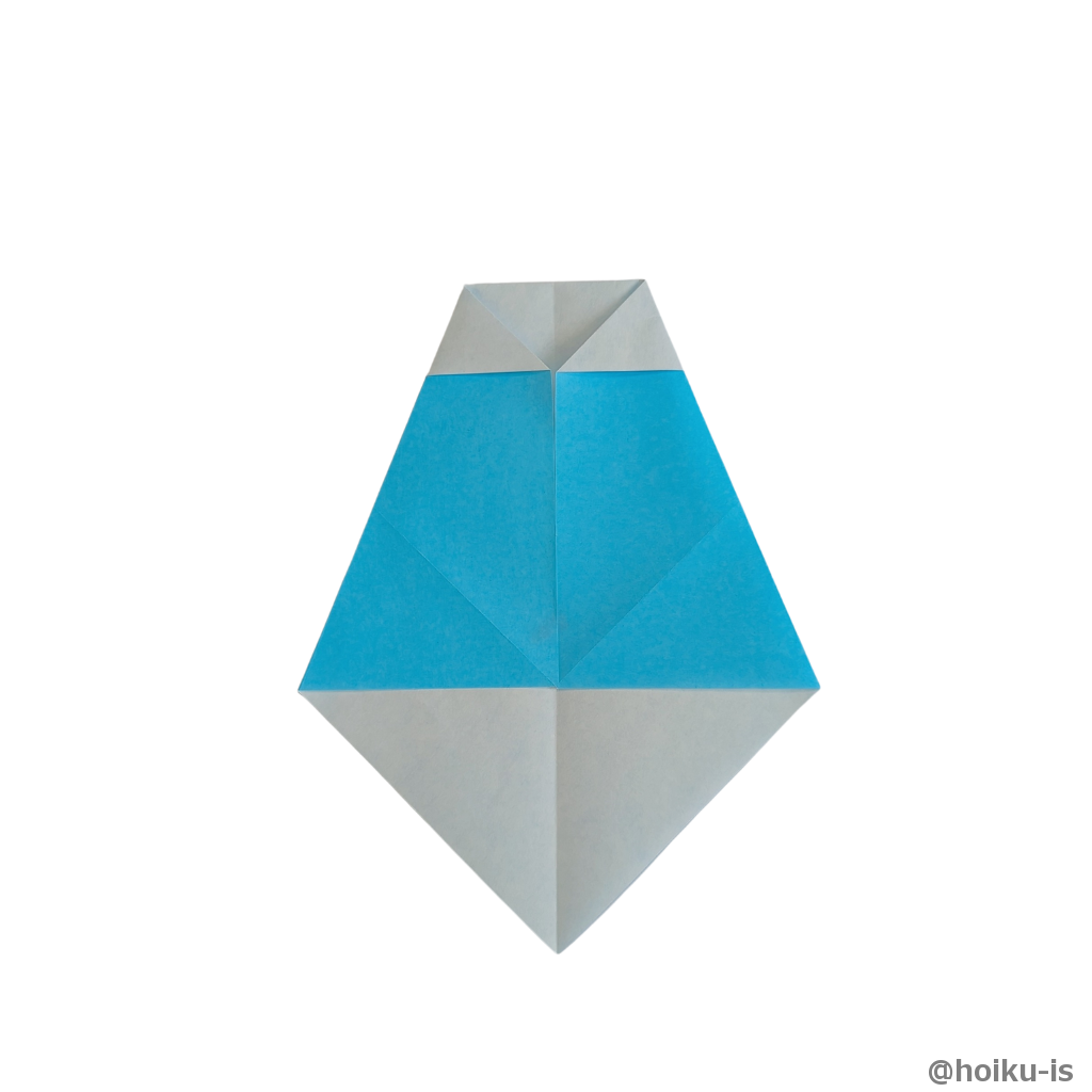 左右の辺を真ん中の折り筋に合わせております