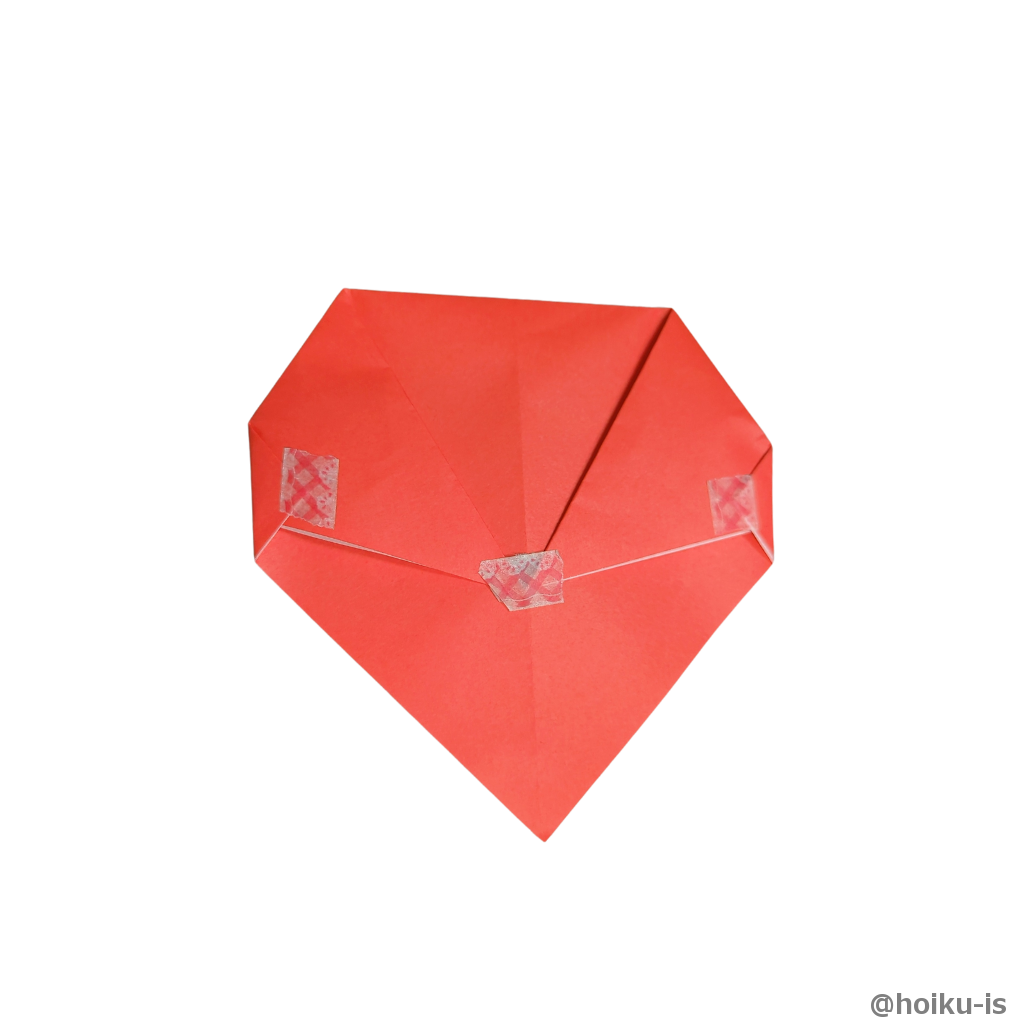 折ったところをテープで留める