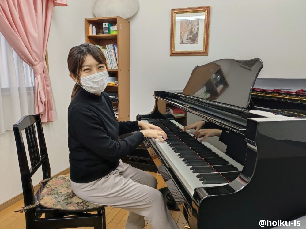 弾き歌いの様子