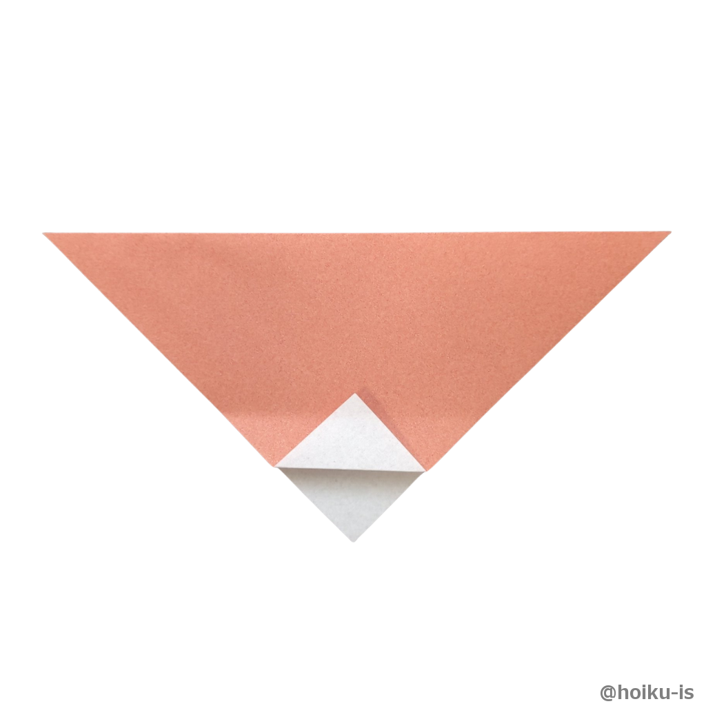 下の角を1枚とり上向きに1.5センチ程度折ります