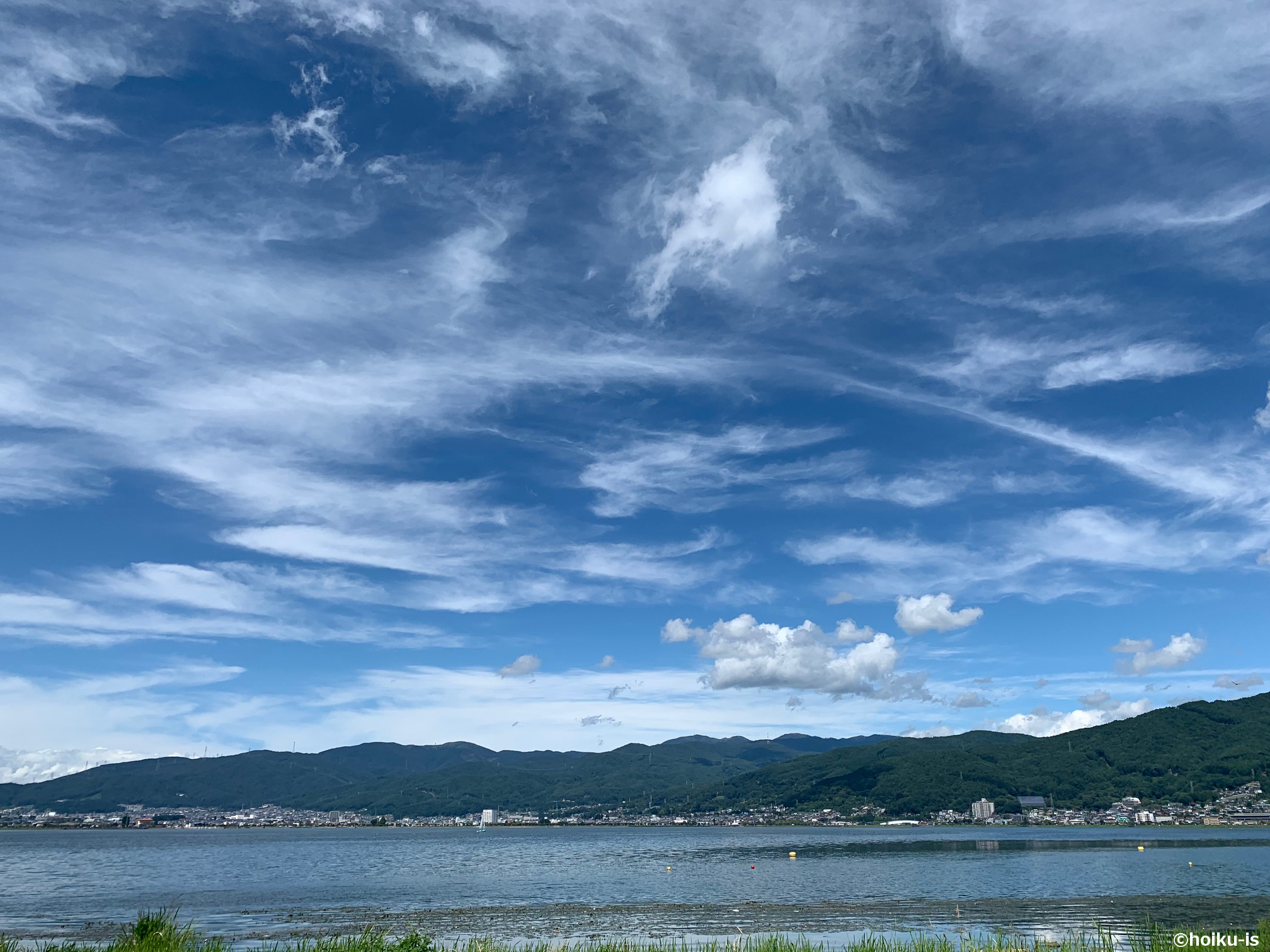 湖と青い空