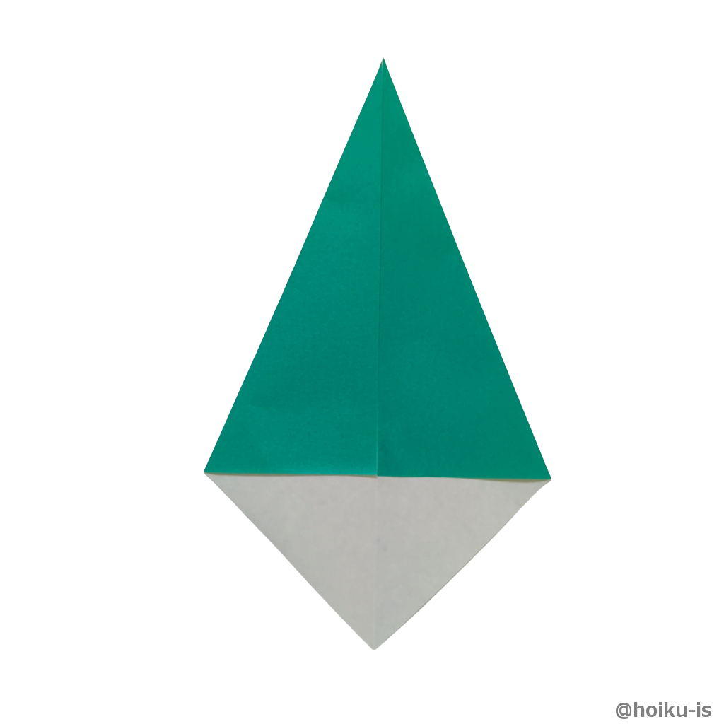 折り筋に合わせて左右の辺を折る