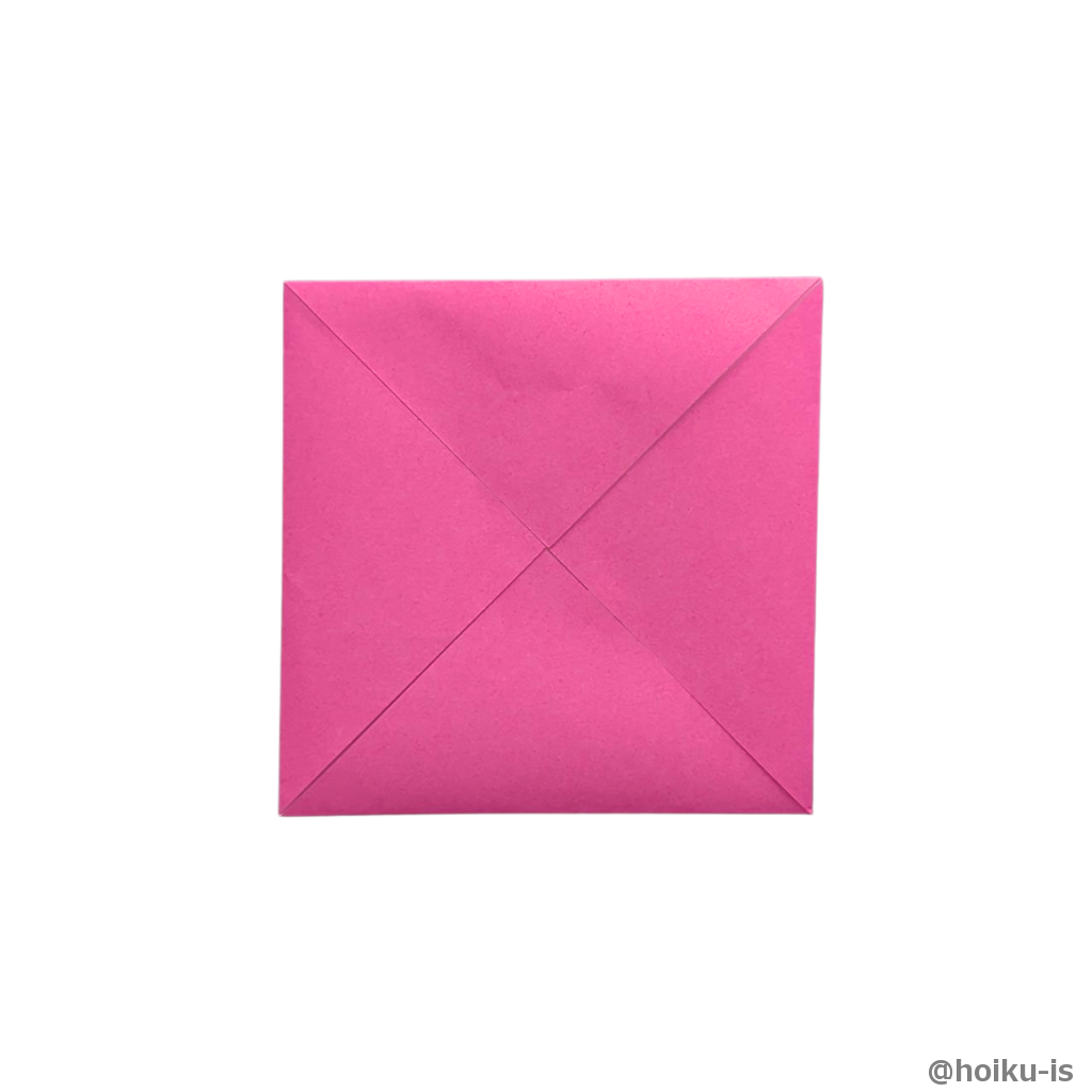 全ての角を中心に向かって折ったら裏返す