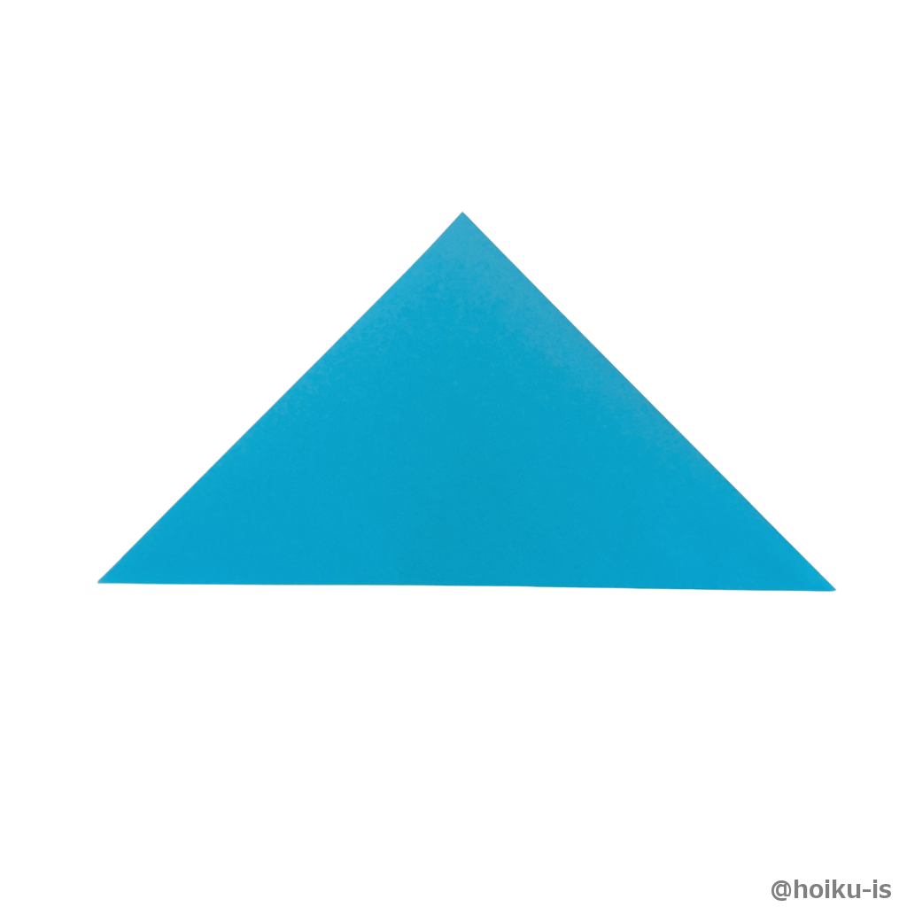 三角に折り折り筋を付けます