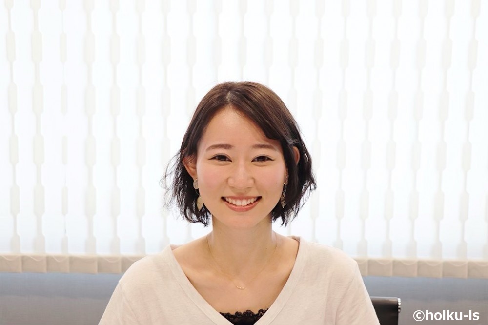 プロにメイク指導を受ける女性
