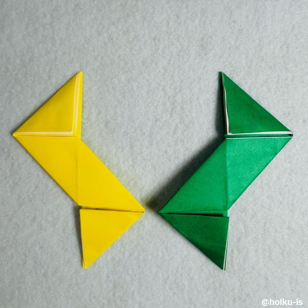 ⑩上下の角を三角に折る。