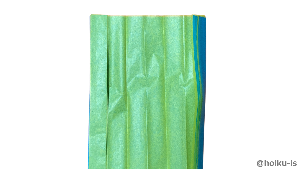 お花紙を交互に6枚重ね、2cm幅くらいでジャバラに折る