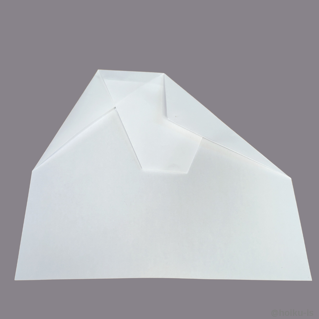 中心に合わせて右の角を折る