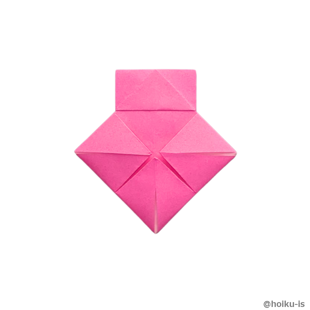 裏返したら、折り目通り目の間から膨らませてたたむ