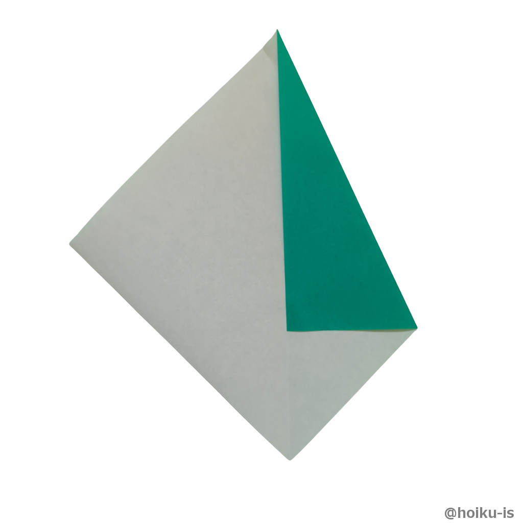 折り筋に合わせて左右の辺を折る