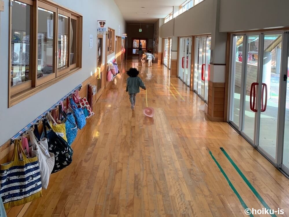 保育園の廊下