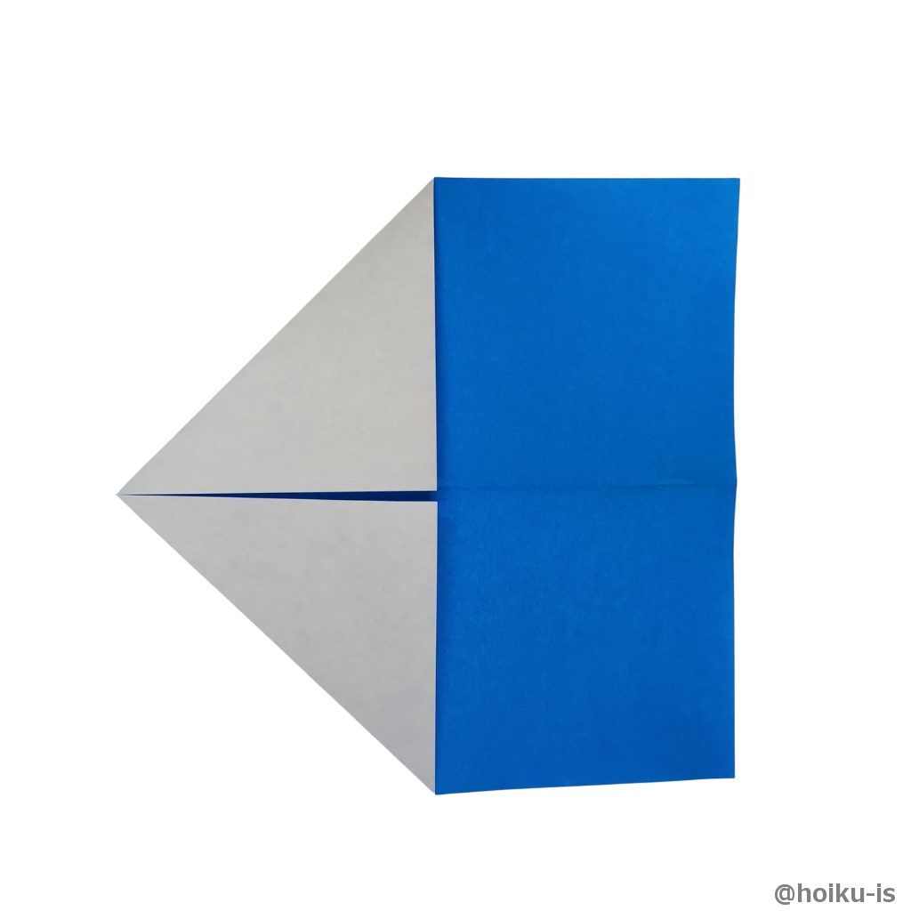 折り筋に合わせて左上と左下の角を折ります