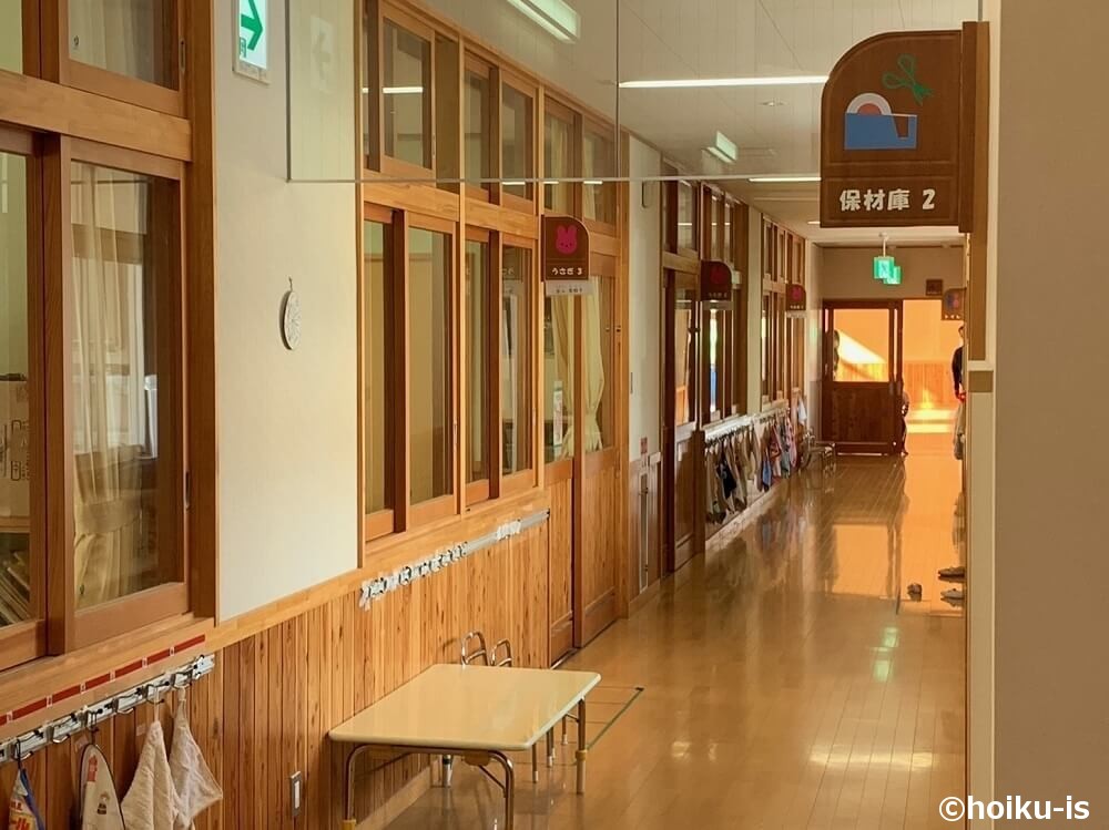 保育園の廊下