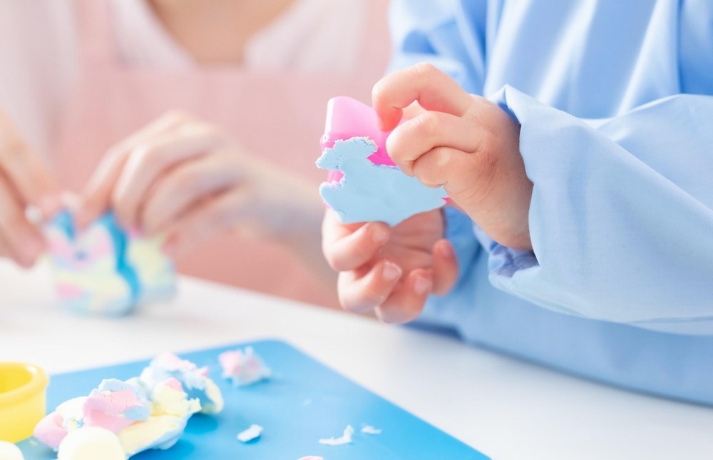 雨の日はどう楽しむ 保育園でできる室内遊び6選 保育士 幼稚園教諭のための情報メディア ほいくis ほいくいず