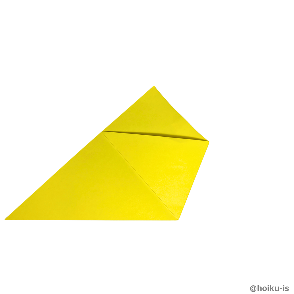 左の辺につくように右の角を折る