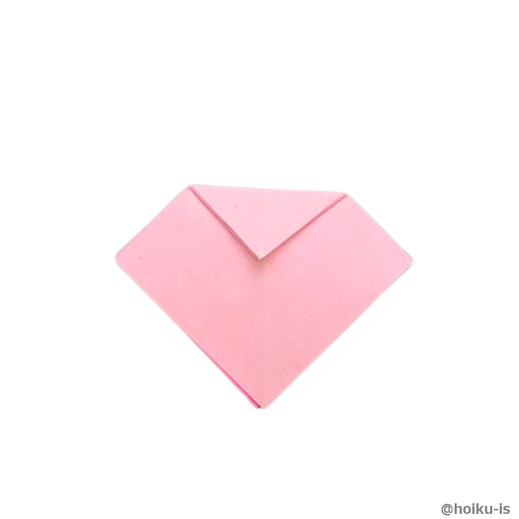 上の角を中心に向かって折る