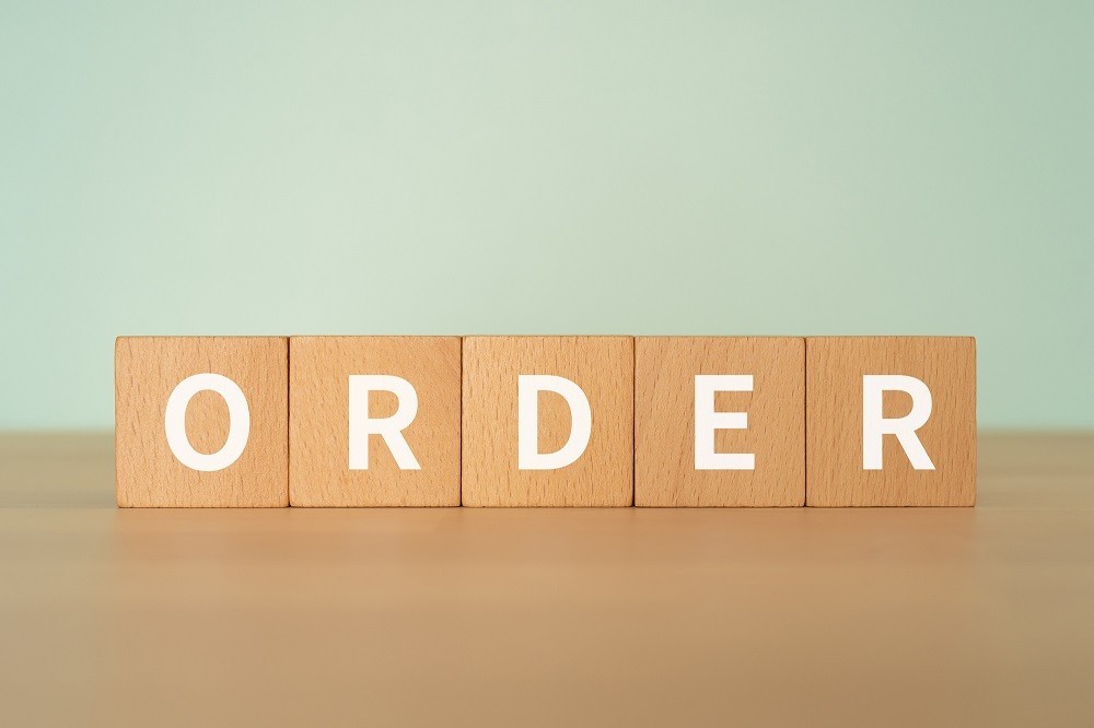 「ORDER」と書かれた積み木