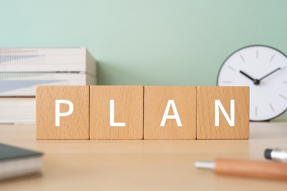 「PLAN」と書かれた積み木