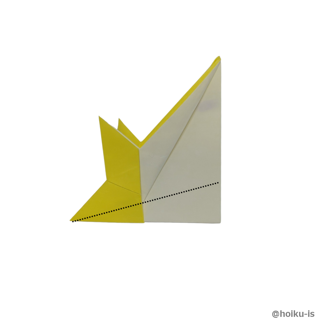 半分に折ったら点線の部分で折る