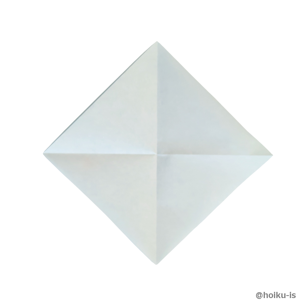 対角線に折り筋をつける