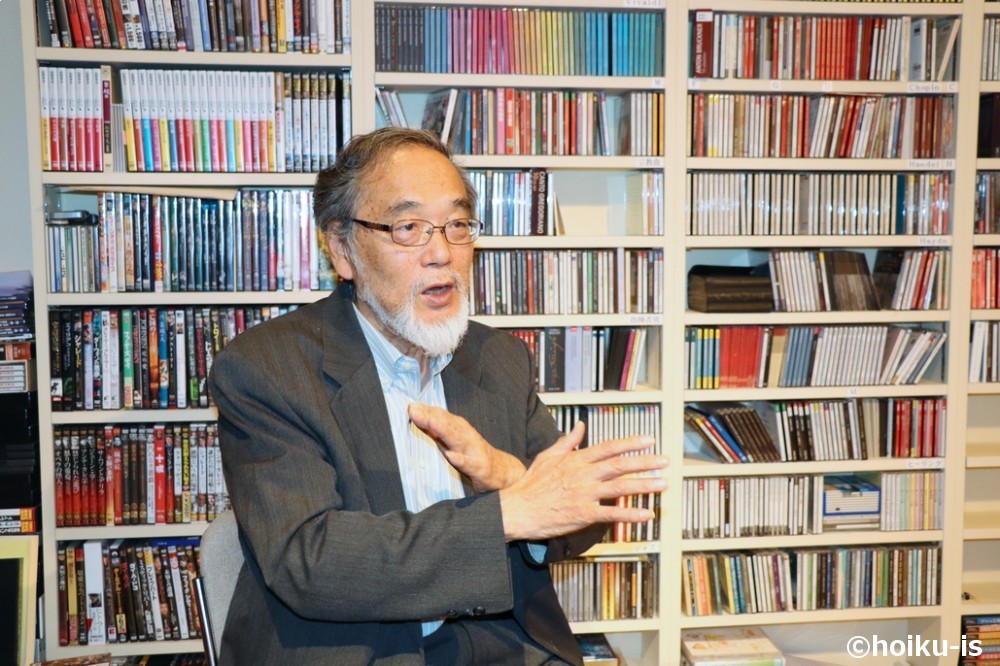 取材を受ける汐見稔幸先生