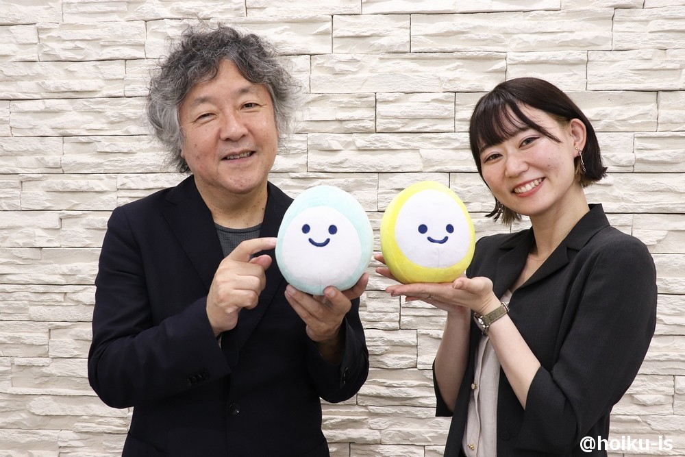 ココ&ロロを手に持つ茂木先生とまゆか先生