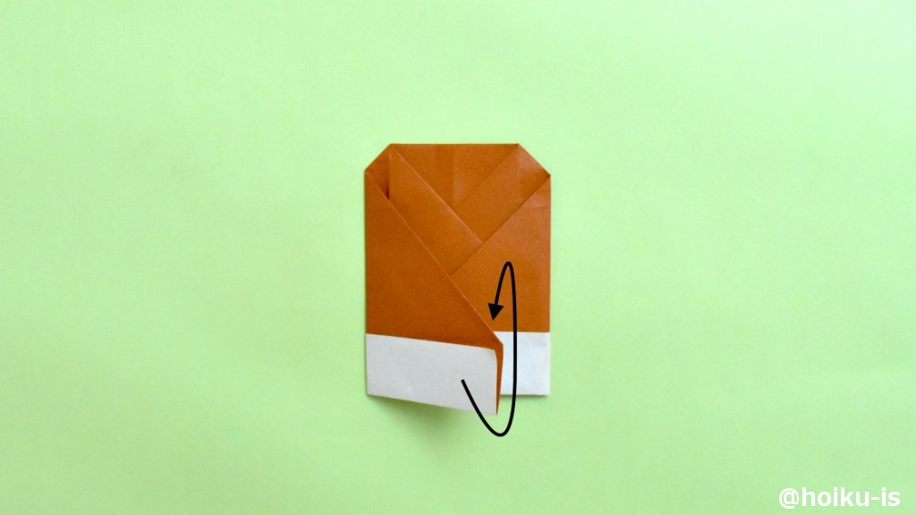 左側の端を右側の端の中に入れ込みます