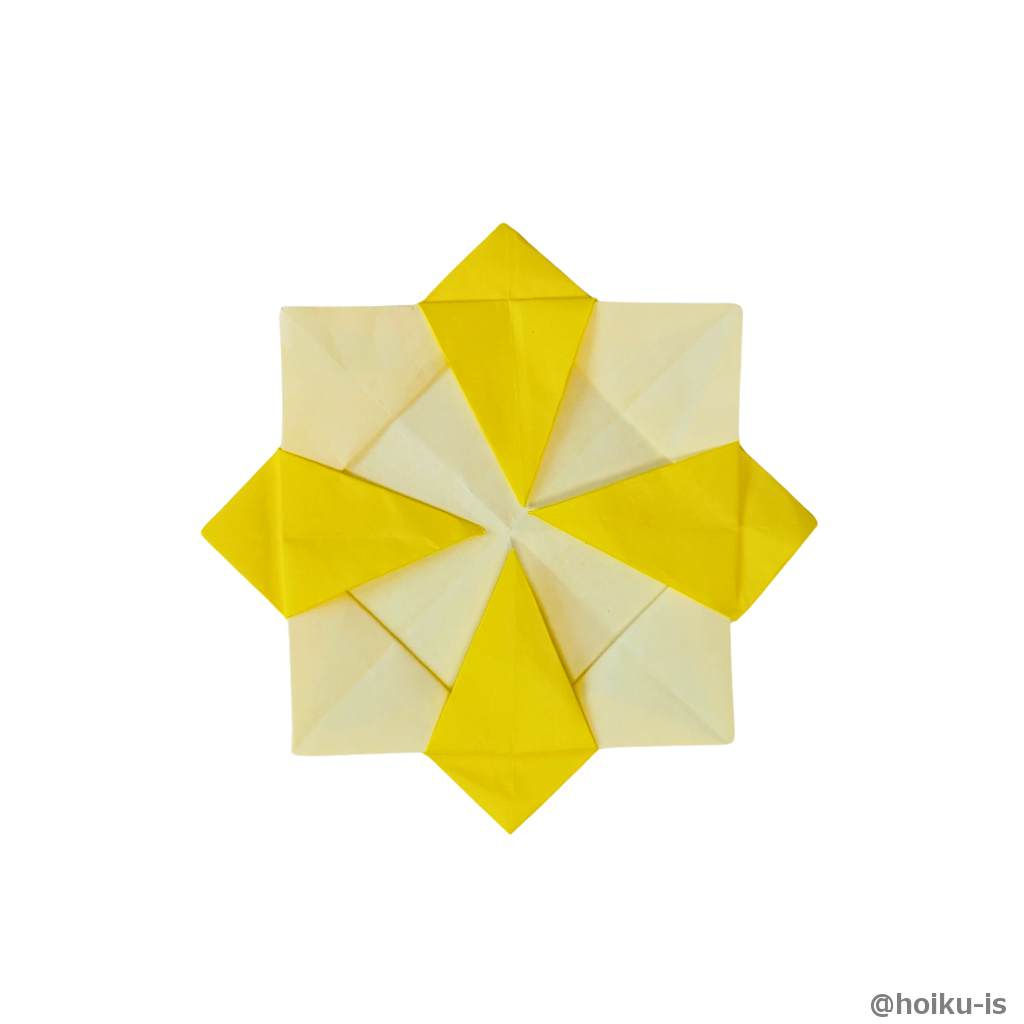 飛び出していた辺を内側に折る