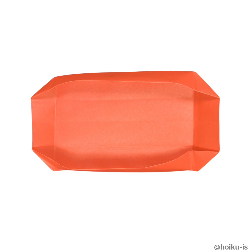 内側の縁が立つように折る